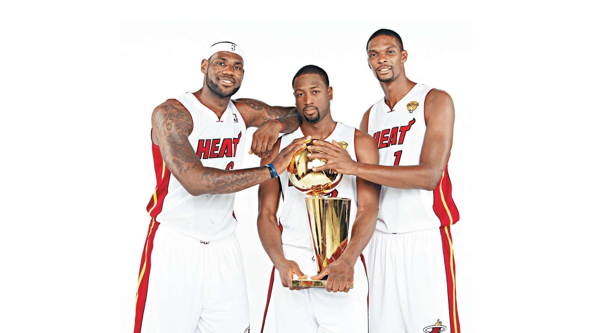 _湖人队迎难而上，誓夺季后赛席位_，湖人主场时隔8年再迎季后赛