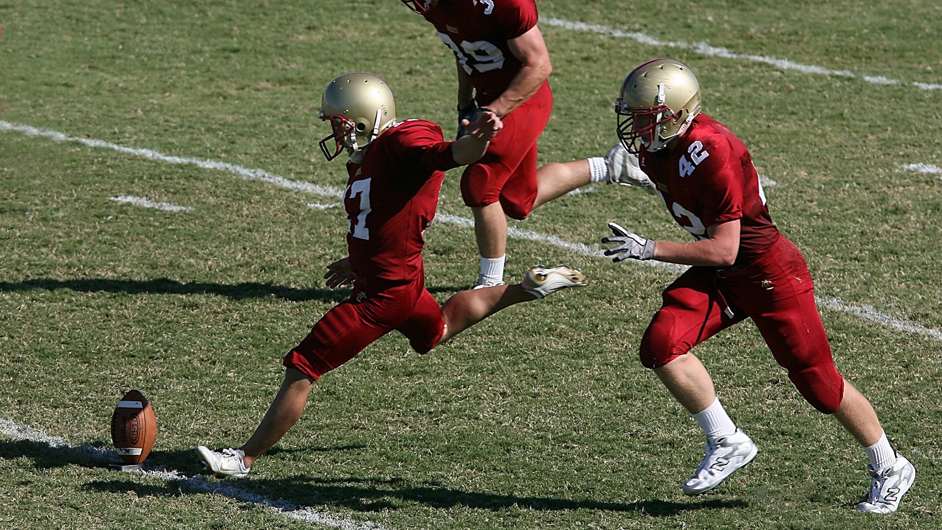 _蓝天白云下的比赛：户外网球赛燃爆夏日激情_，网球户外游戏